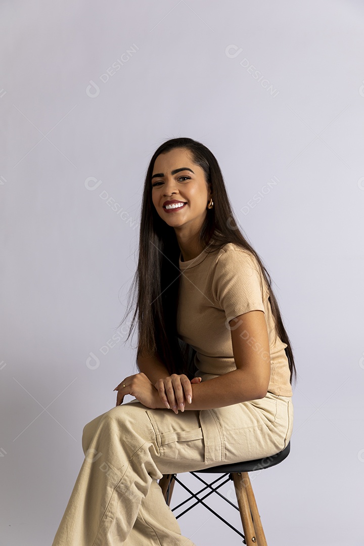 Jovem mulher linda e estilosa