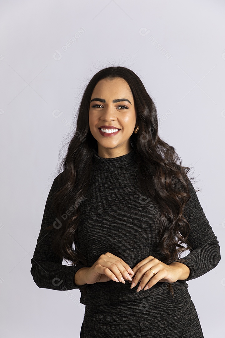 Jovem simpática e linda sorrindo