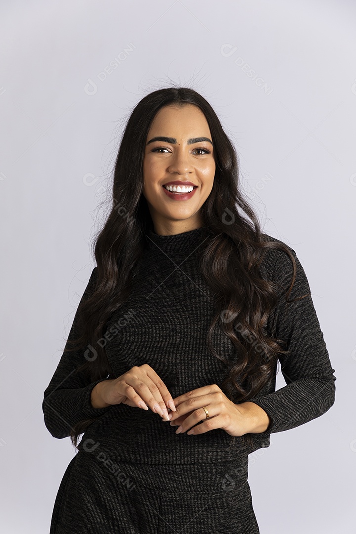 Linda mulher jovem sorrindo