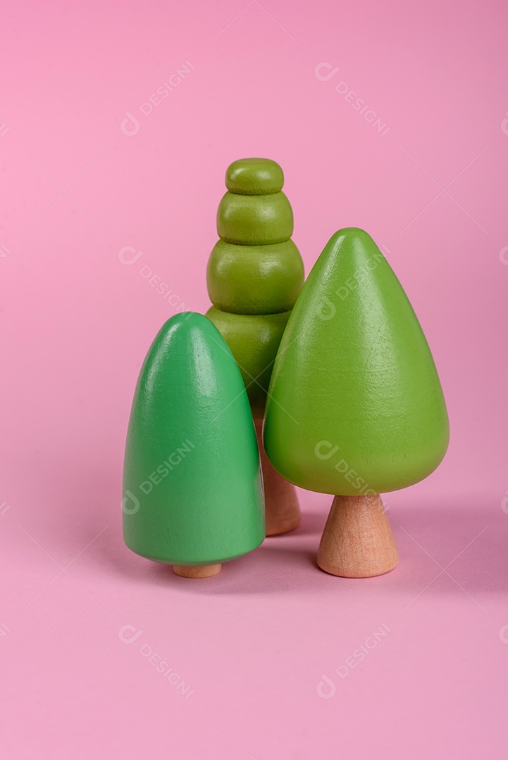 Casa de brinquedo de madeira como base conceitual para compra de imóveis, aluguel de casa ou investimento em imóveis