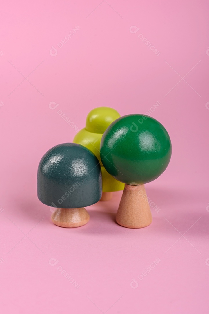 Casa de brinquedo de madeira como base conceitual para compra de imóveis, aluguel de casa ou investimento em imóveis