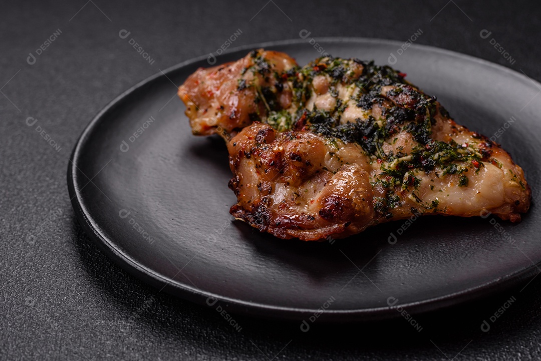 Coxa de frango desossada grelhada