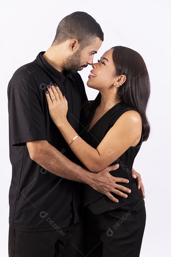 Casal apaixonados com carinho