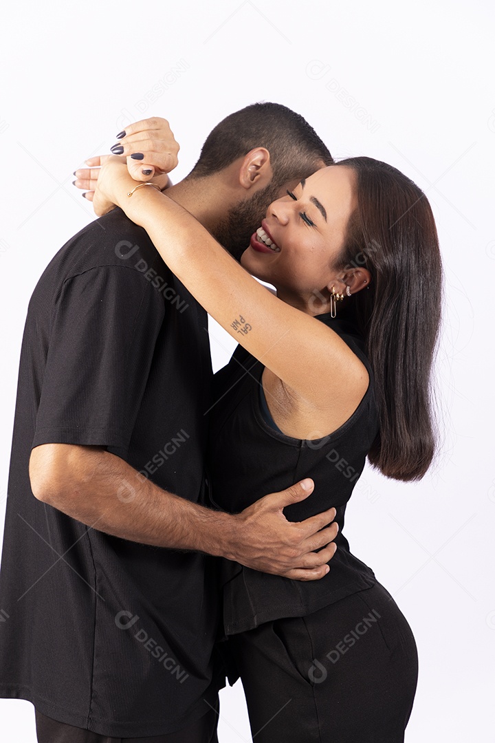 Casal abraçados com muito amor