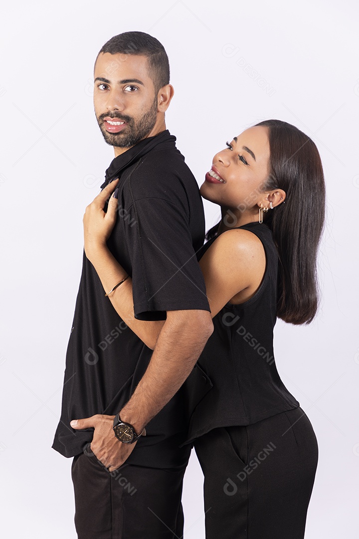 Mulher abraçando seu amado