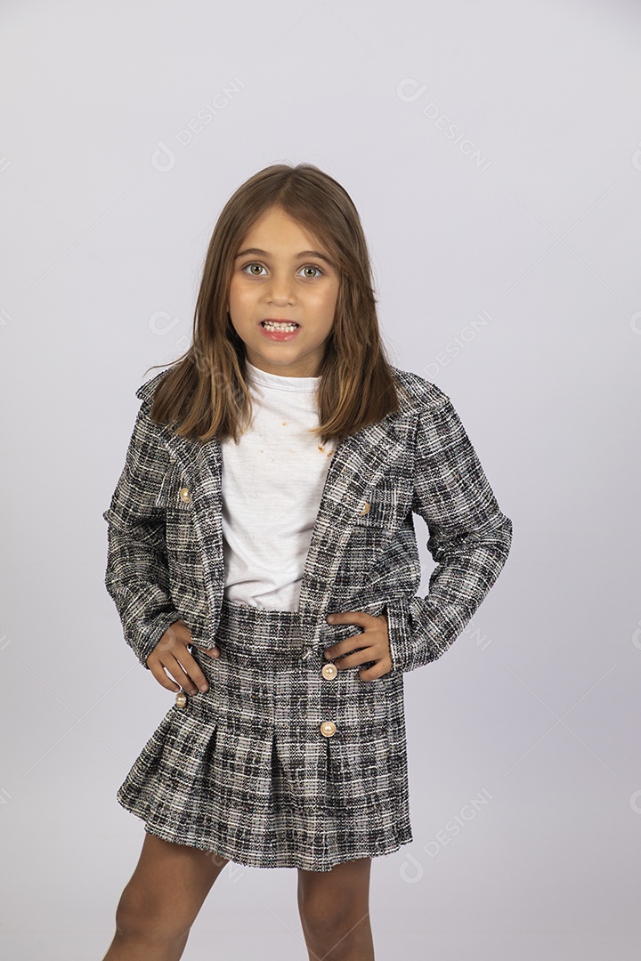 Menina linda posando para foto