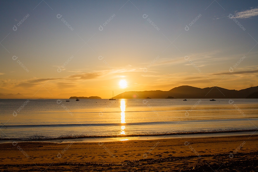 Nascer do sol na praia do Pontal