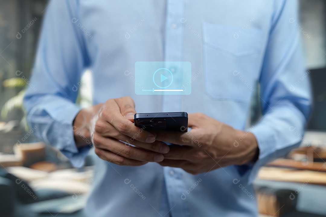 Empresário bem sucedido sobre escritório