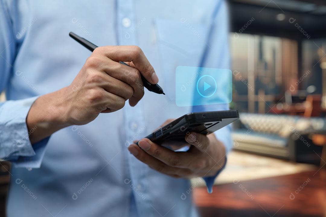 Empresário bem sucedido sobre escritório