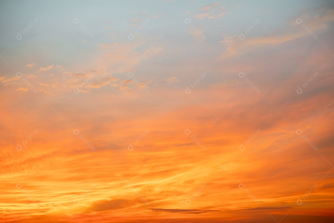 Céu lindo ao entardecer