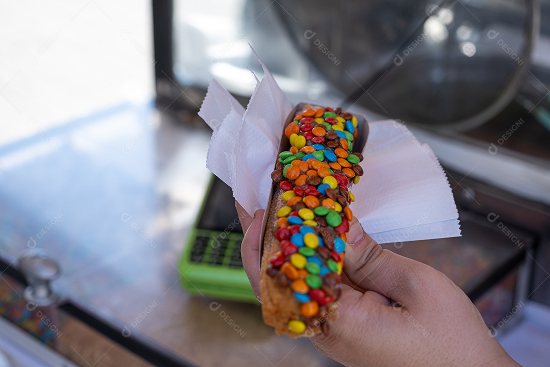 Churros recheado com mm de chocolate