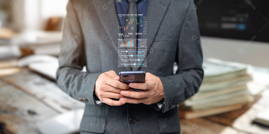 Empresário mexendo em seu celular smartphone