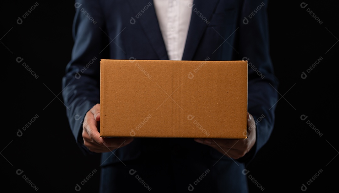 Empresário bem sucedido sobre escritório