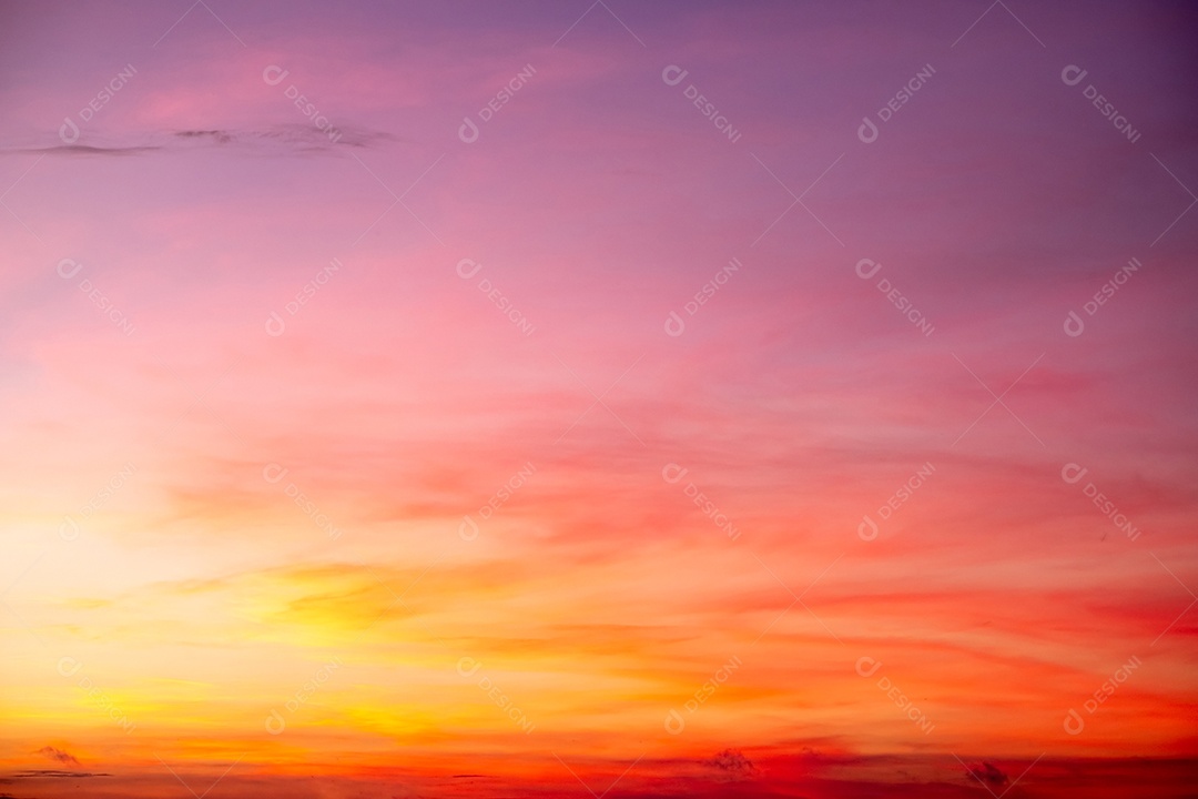 Nuvem no céu ao anoitecer