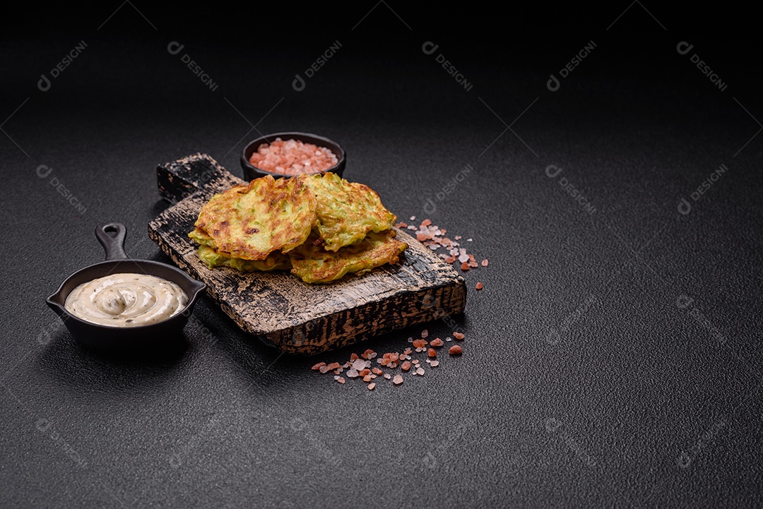 Bolinhos de abobrinha vegetal com alho