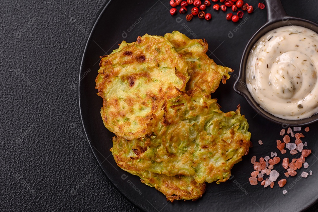 Bolinhos de abobrinha vegetal com alho