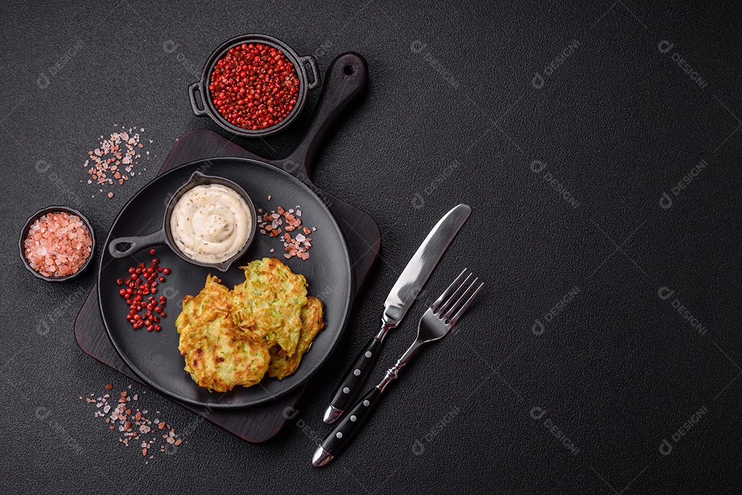 Bolinhos de abobrinha vegetal com alho