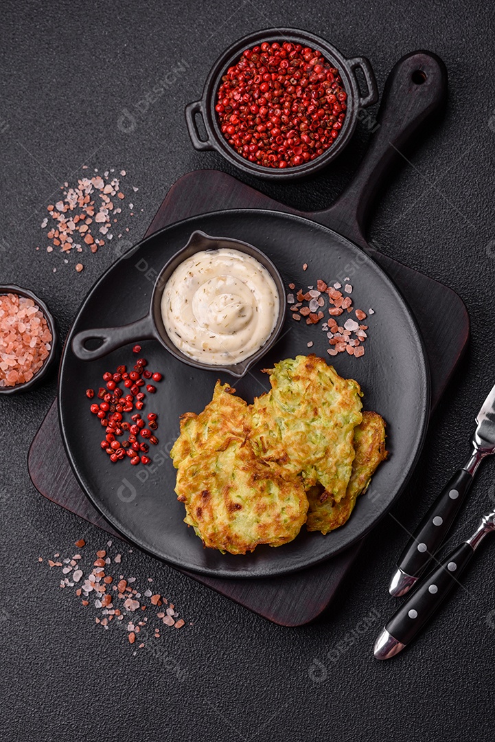 Bolinhos de abobrinha vegetal com alho