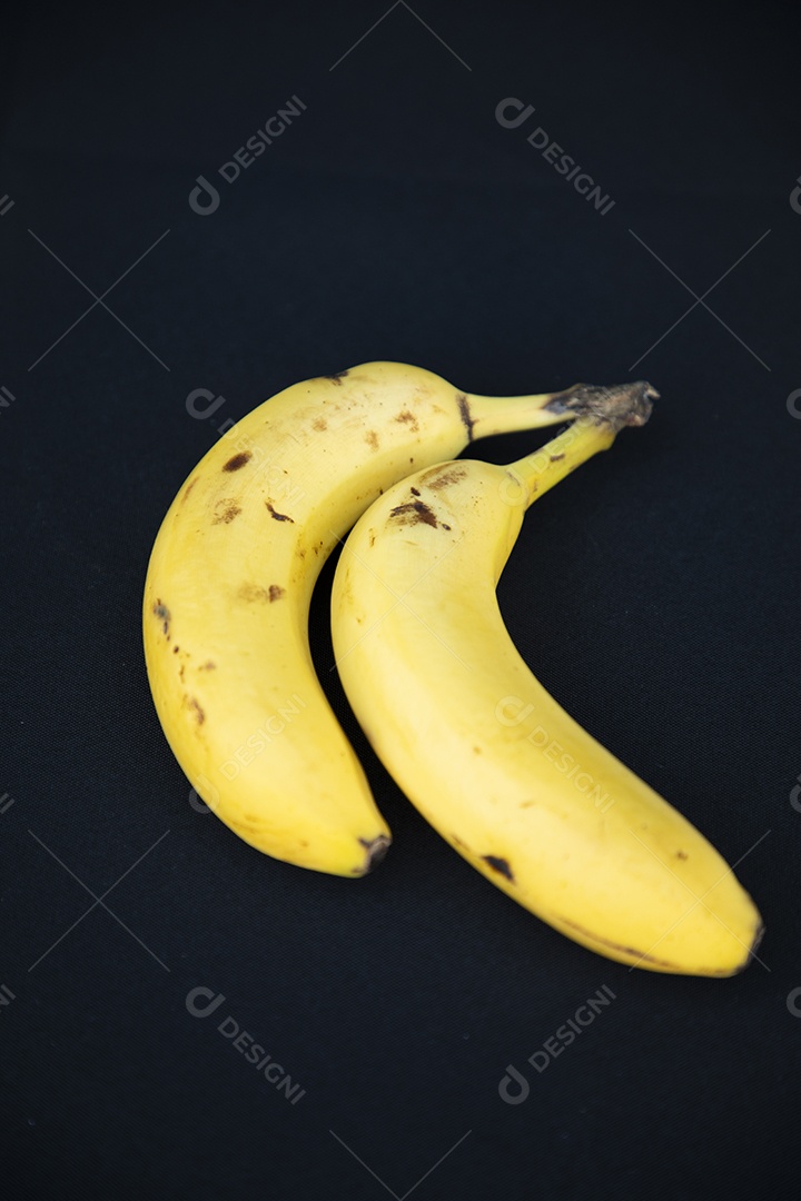 Duas bananas naturais