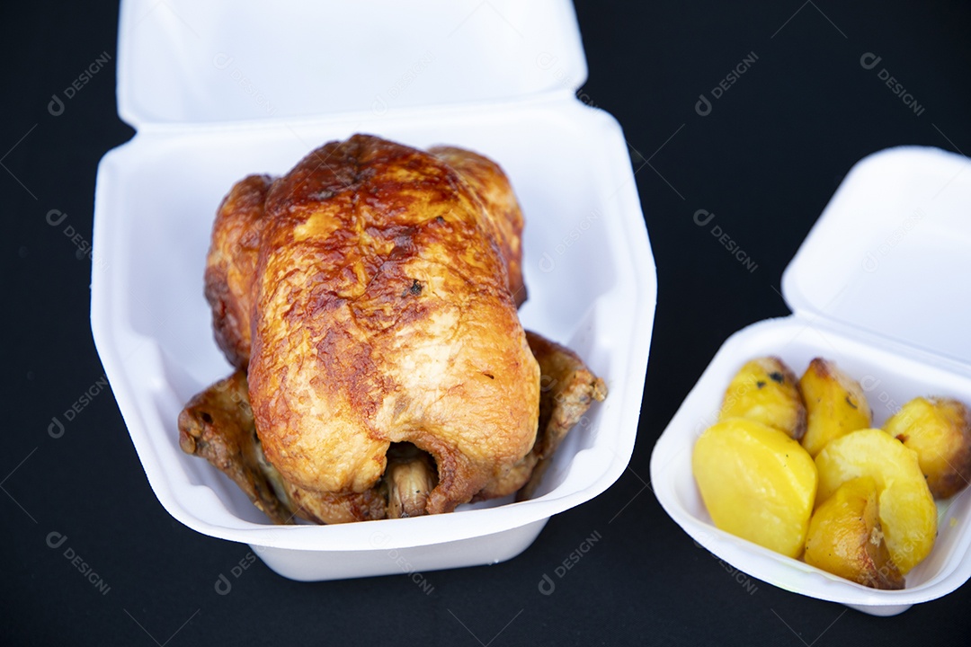 Frango e batatas assados deliciosos