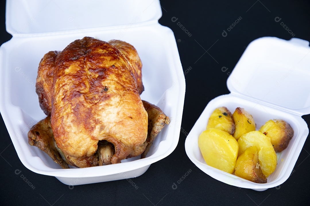 Frango e batatas assados deliciosos