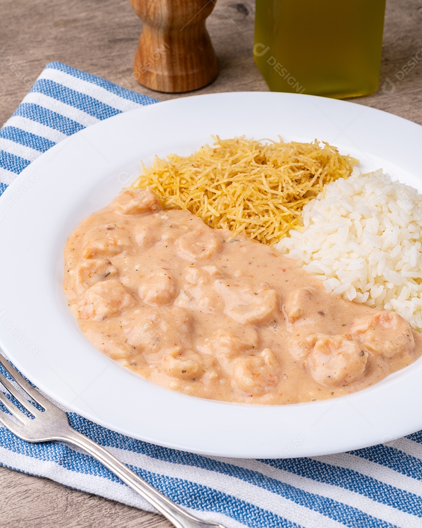 Batata palha com arroz e estrogonofe