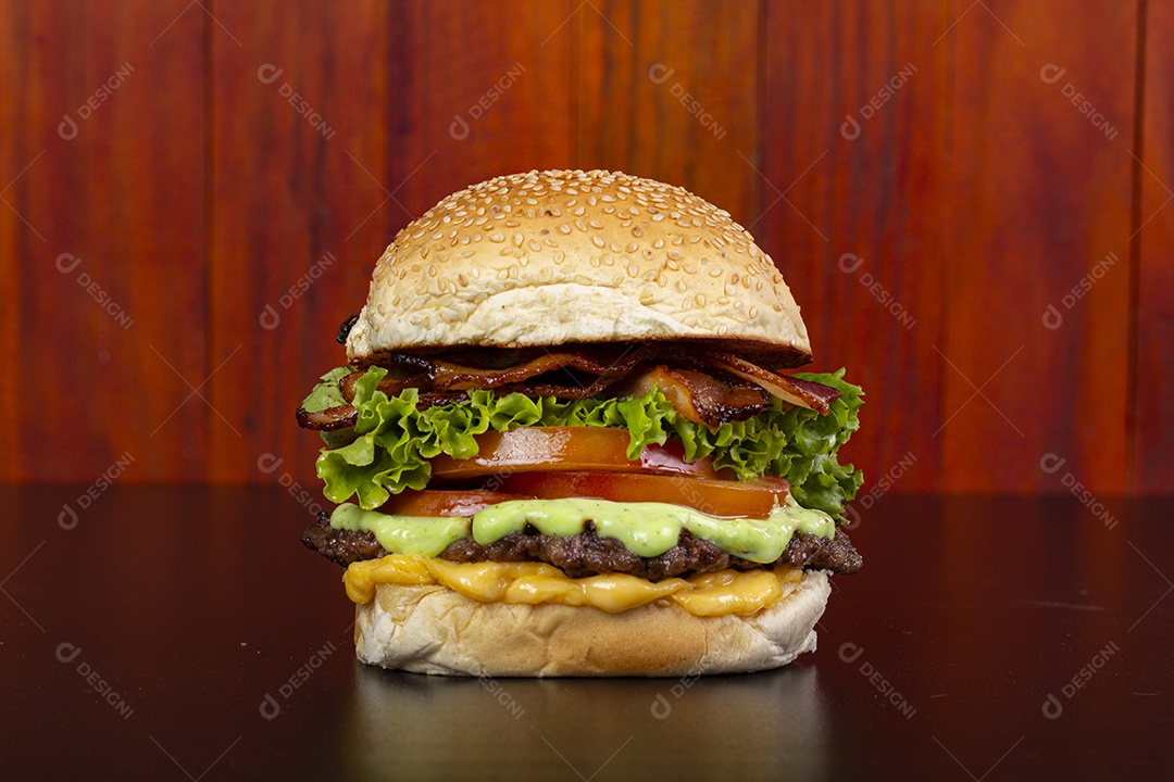 Hamburguer suculento delicioso grande