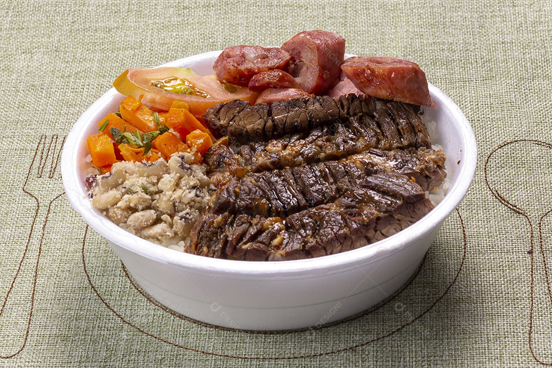 Marmita de churrasco com arroz e salada de tomates