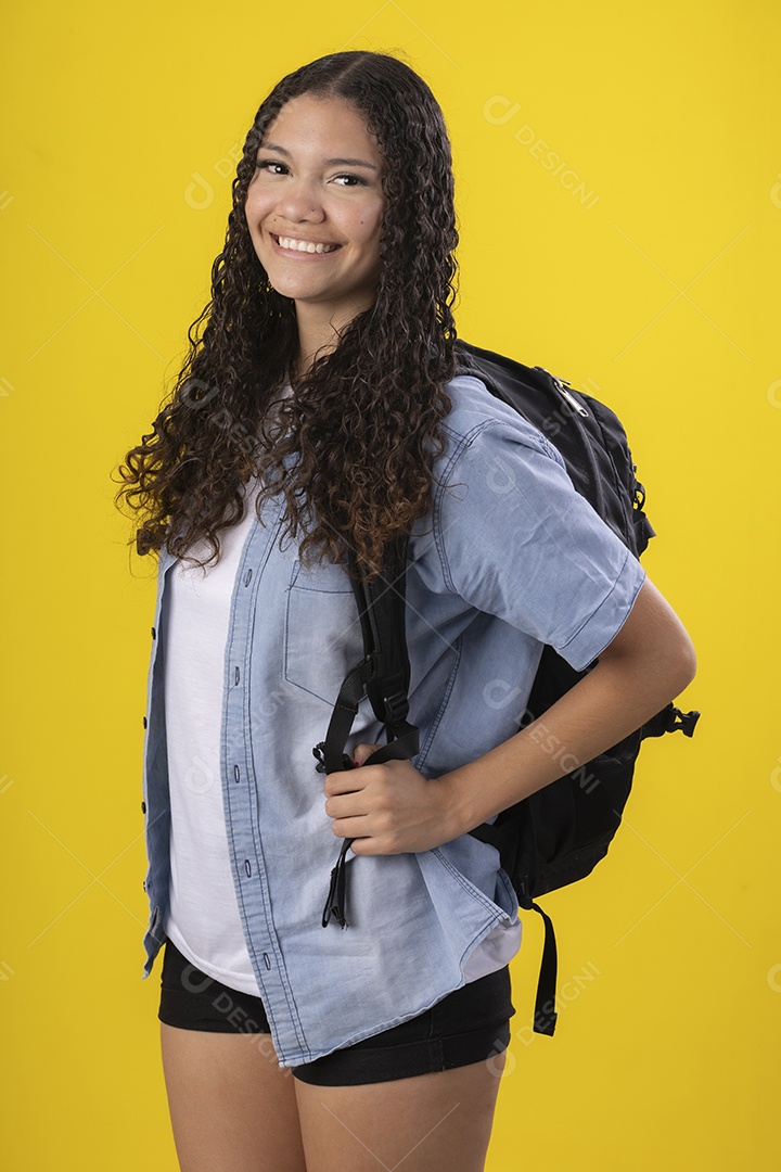 Garota feliz para volta as aulas