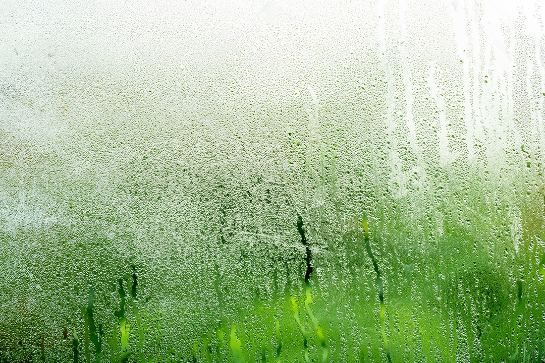 Vidro embaçado com água