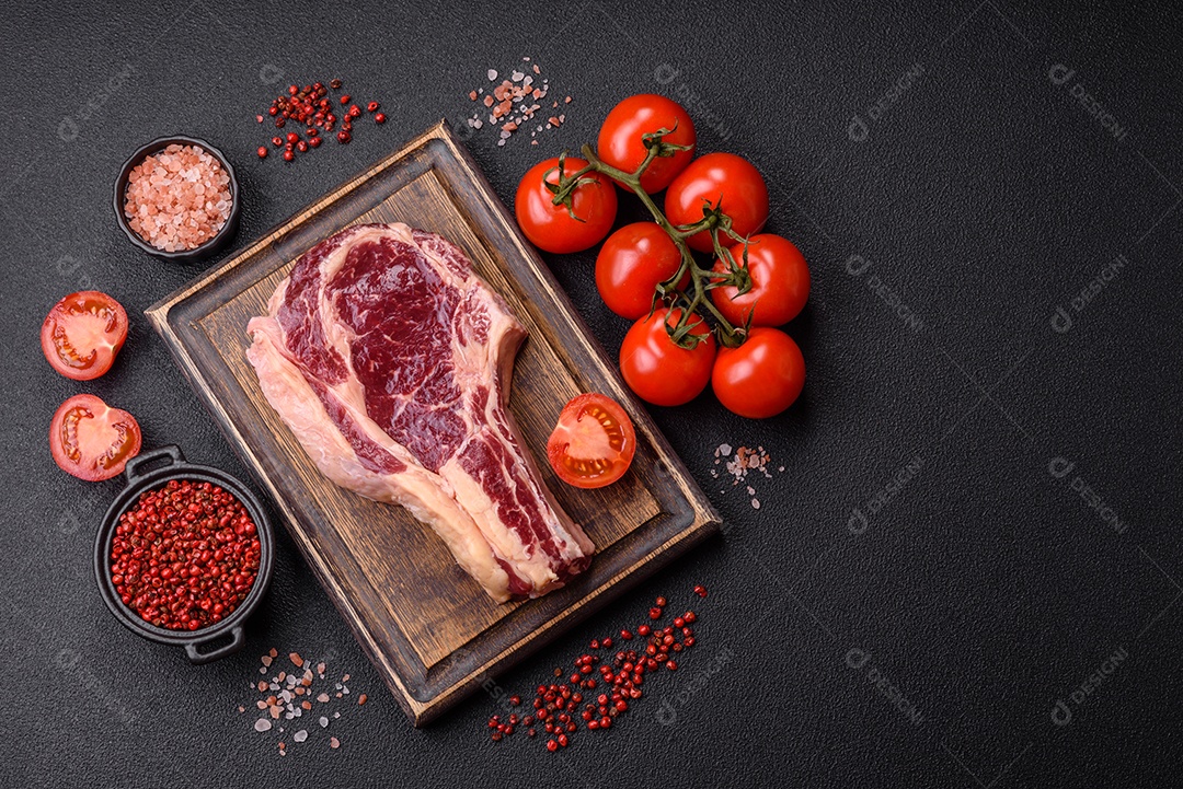 Carne fresco com tomates e temperos