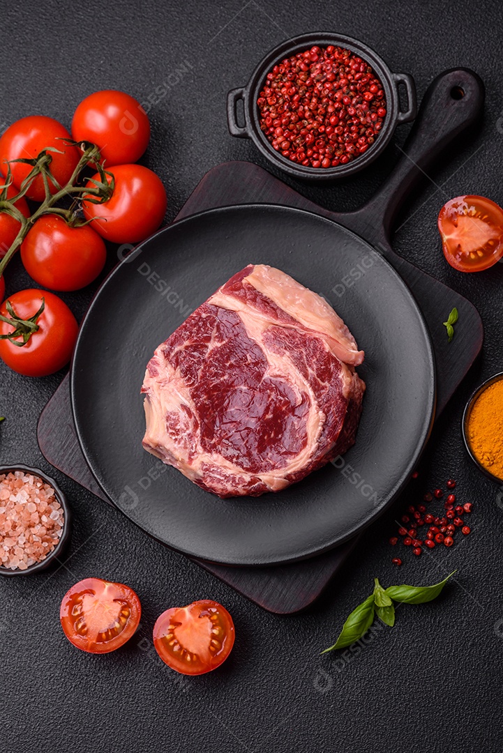 Bife fresco e cru com sal