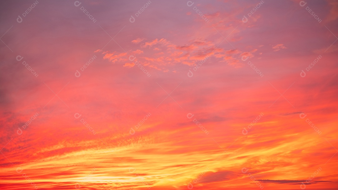 Céu ao um entardecer laranjado