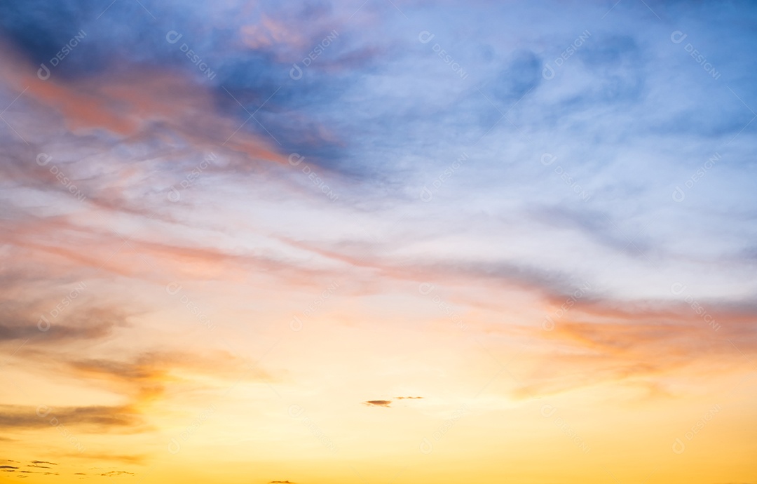 Céu colorido ao fim da tarde