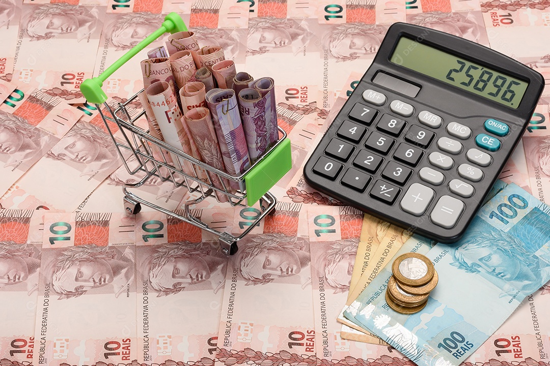 Calculadora com carrinho de compra e muitos dinheiros e moedas