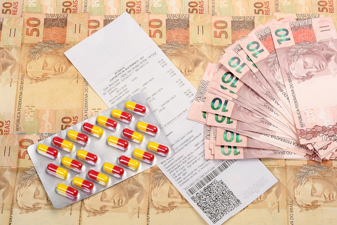 Fundo de dinheiro nota fiscal e remédios