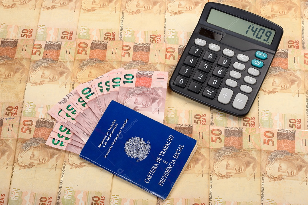 Fundo de dinheiro com calculadora e notas de dinheiro e carteira de trabalho