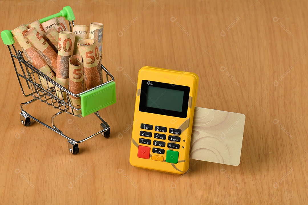 Máquina de passar cartão e carrinho de compra