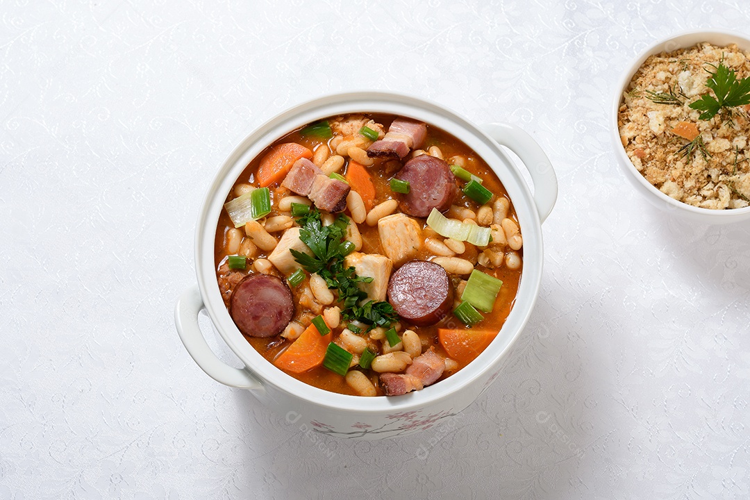 Bowl with meat cassoulet with vegetables