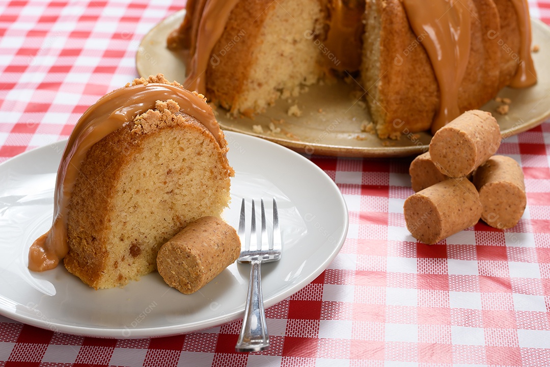 Delicioso bolo de paçoca em fatia