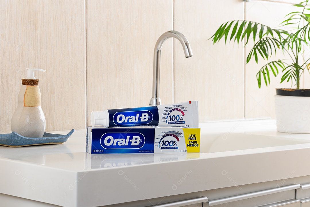 Caixas de creme dental oral b