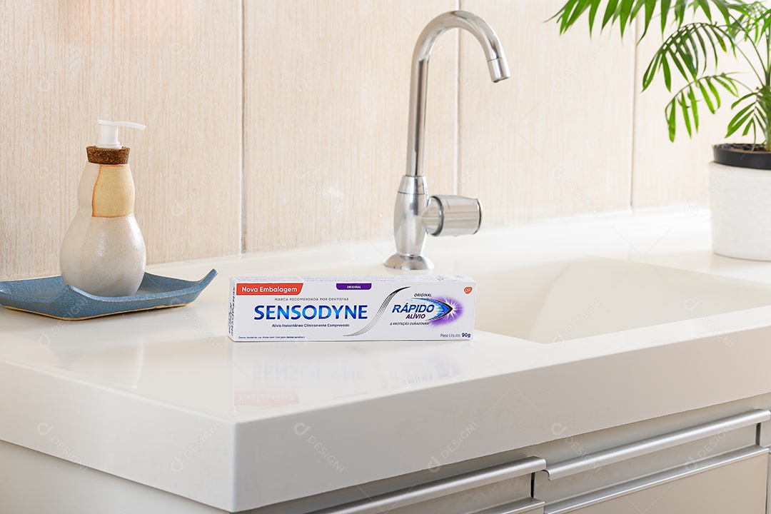 Caixa de creme dental sensodyne
