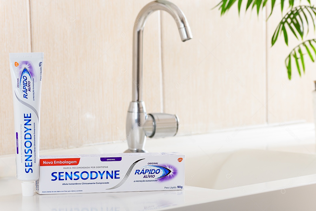 Uma pasta de dente sensodyne