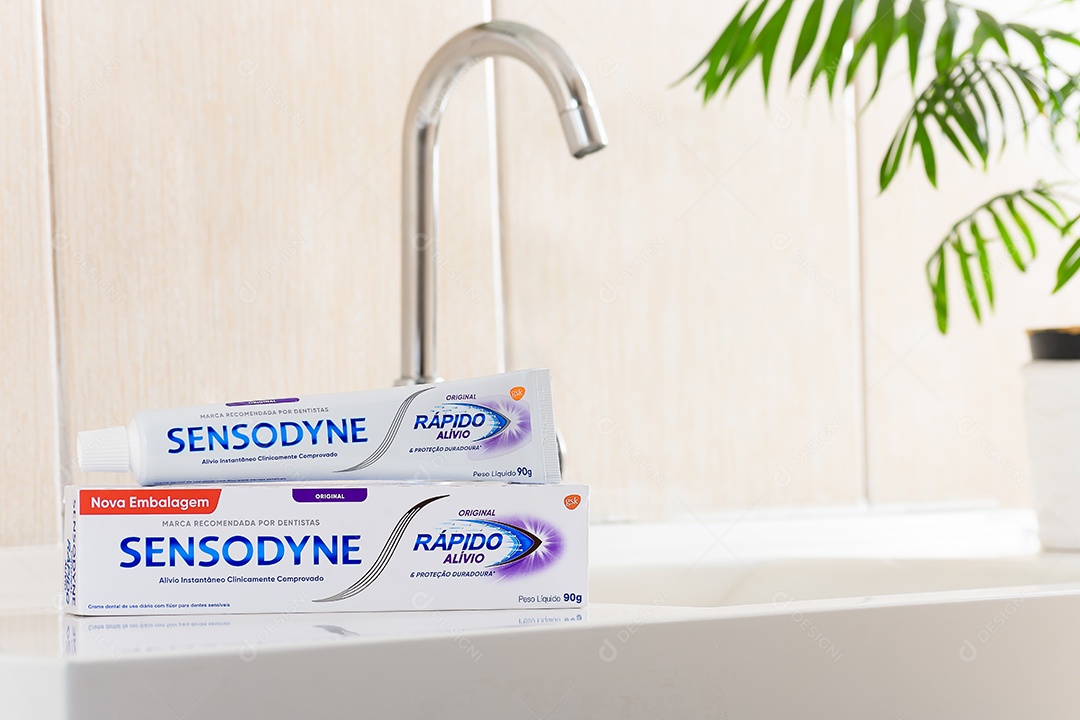 Caixa de uma pasta de dente famosa