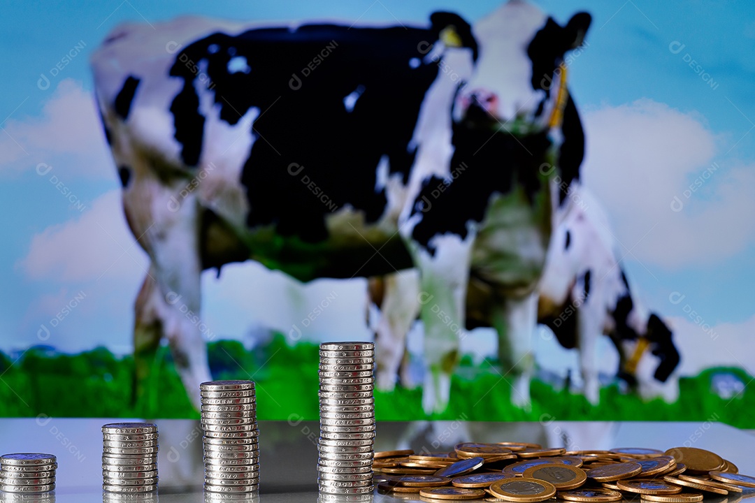 Cinquenta centavos empilhadas com muitas moedas