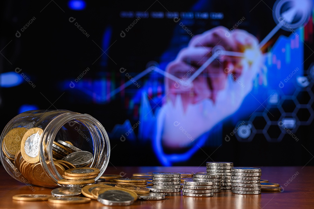 Pote com moedas conceito de poupança