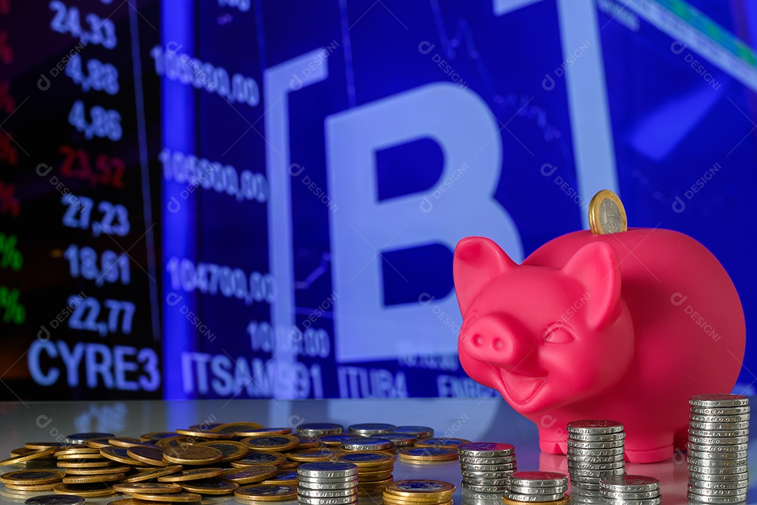 Várias moedas empilhadas sobre uma mesa de madeira