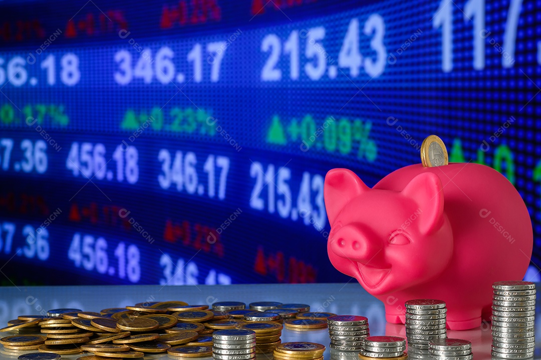 Várias moedas empilhadas sobre uma mesa de madeira