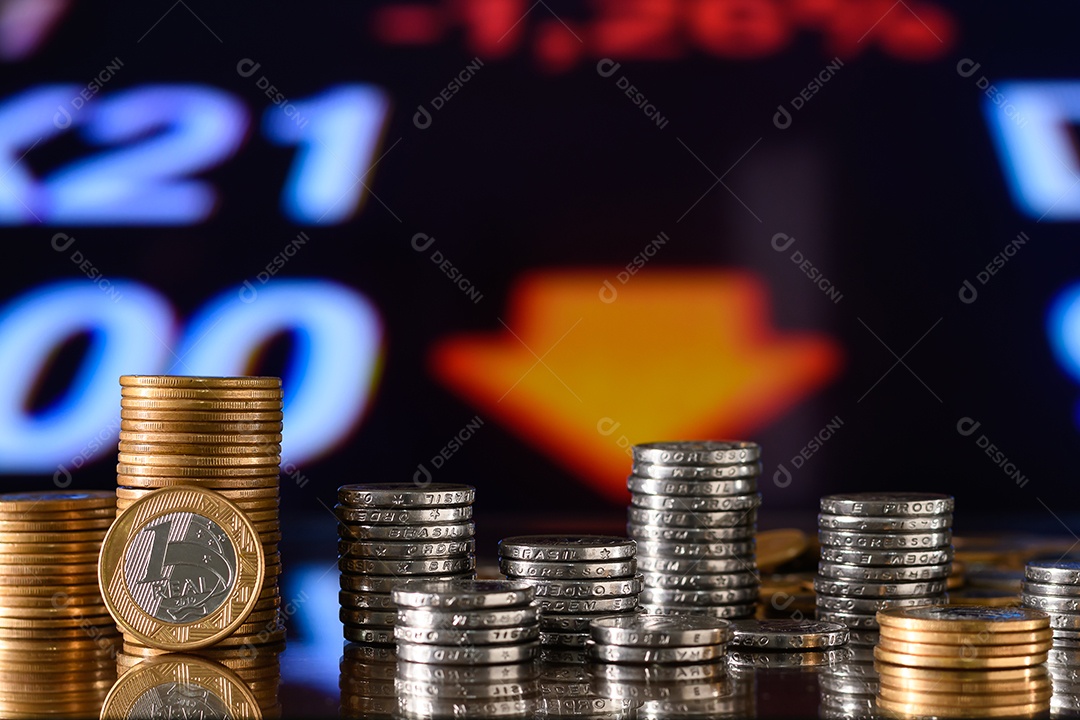 Muitas moedas empilhadas