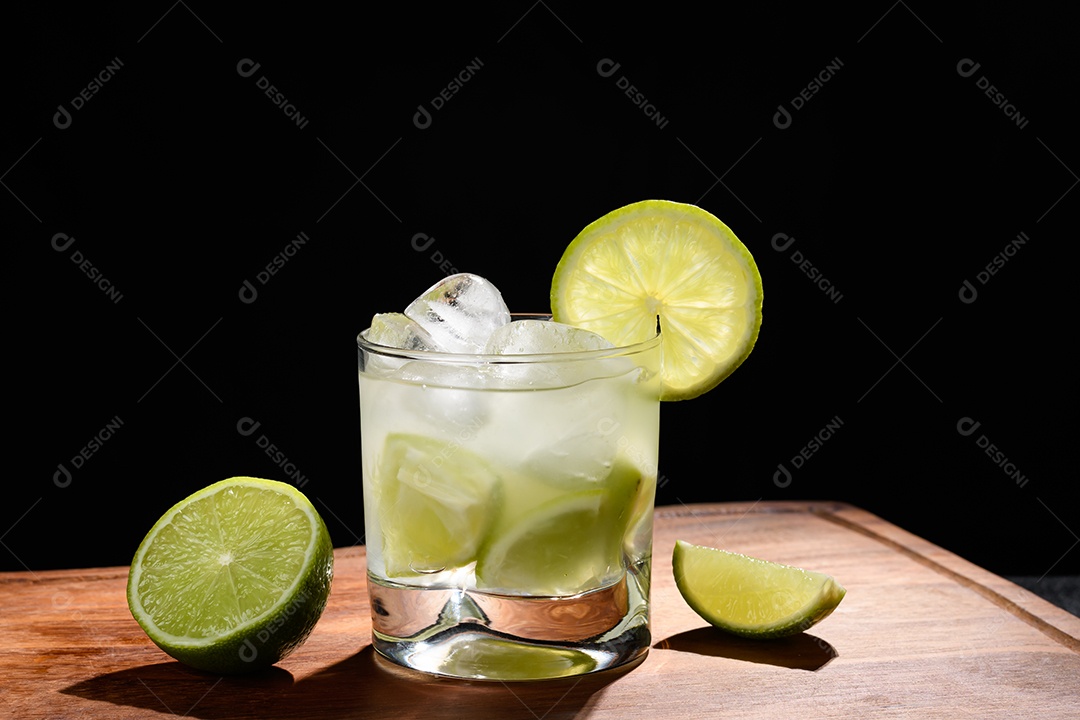 Capirinha tradicional de limão